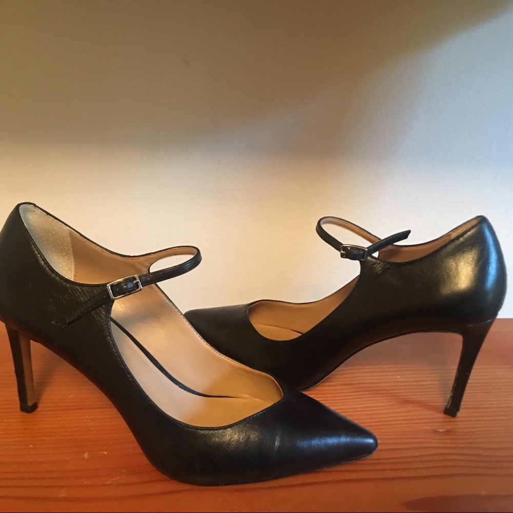 Banana Short pumps with ankle strap